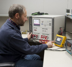 Трехфазный калибратор электрической мощности Fluke 6003A/PQ/E 230